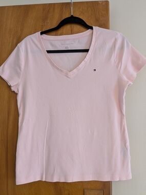 Tommy Hilfiger Women’s Classic V-Neck Tee in Light Pink